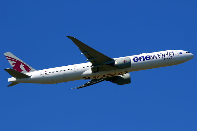 Qatar Airways القطرية Boeing 777-3DZ(ER) 