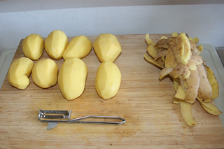 07 - Peel potatoes / Kartoffeln schälen