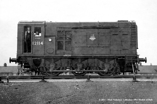 britishrailways class11 350hp 060de 12114 diesel shunter inwardyard hull eastyorkshire train railway locomotive railroad