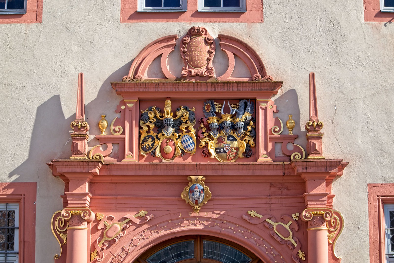 Prunkportal vom Renaissance-Rathaus von Groß-Umstadt