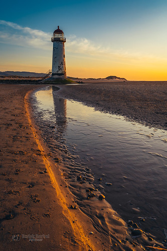 tbnate tamron tamron1728 1728 ultrawideangle ultrawide lighthouse sunset sun sea seaside seascape landscape wales flintshire talacre clouds outdoor outside architecture art goldenhour sky water beach nature reflection talacrebeach talacrelighthouse pointofayr sony sonya7iii a7iii cloudy