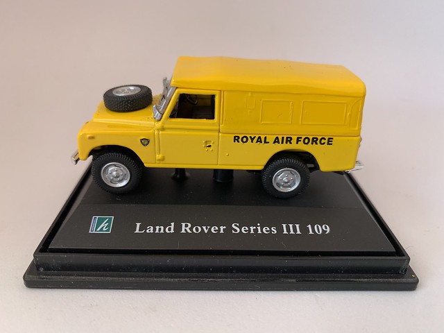 Hongwell - Land Rover Series III 109 - Royal Air Force - Miniature Diecast Metal Scale Model Military Motor Vehicle