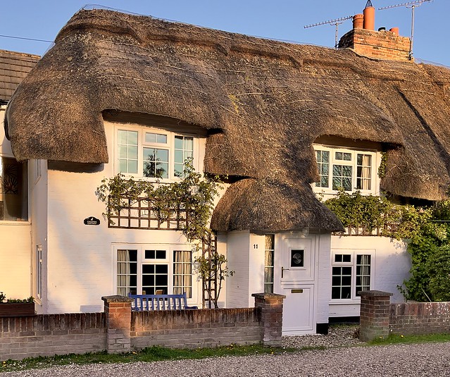 A pretty thatched cottage in Mead Hedges, Andover