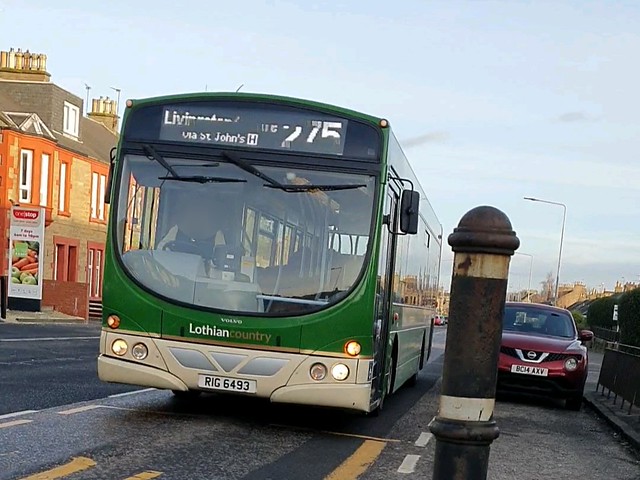 Lothian Country RIG 6493 on service 275.