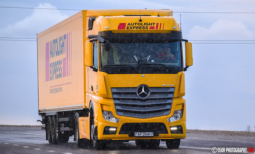 Mercedes-Benz Actros MP4 1842 BigSpace Autolight Express (BY) | by Egor_Photography