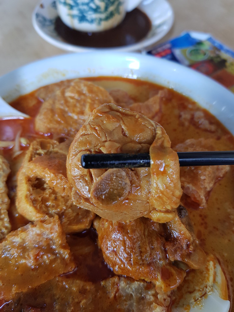 咖喱雞麵 Curry Chicken Mee rm$7 & 咖啡"搞" Kopi Gao rm$1.80 @ 新美園冷氣餐館 Megah Garden Restaurant in Taman Bunga Negara, Shah Alam