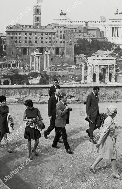ROMA ARCHEOLOGICA & RESTAURO ARCHITETTURA 2021. Michael Collins - Il primo Romano a camminare nel Foro Romano e sulla Luna. Oggi è venuto a mancare l’astronauta  Michael Collins, nato a Roma nel 1930. Virginia Raggi / Twitter (28/04/2021)