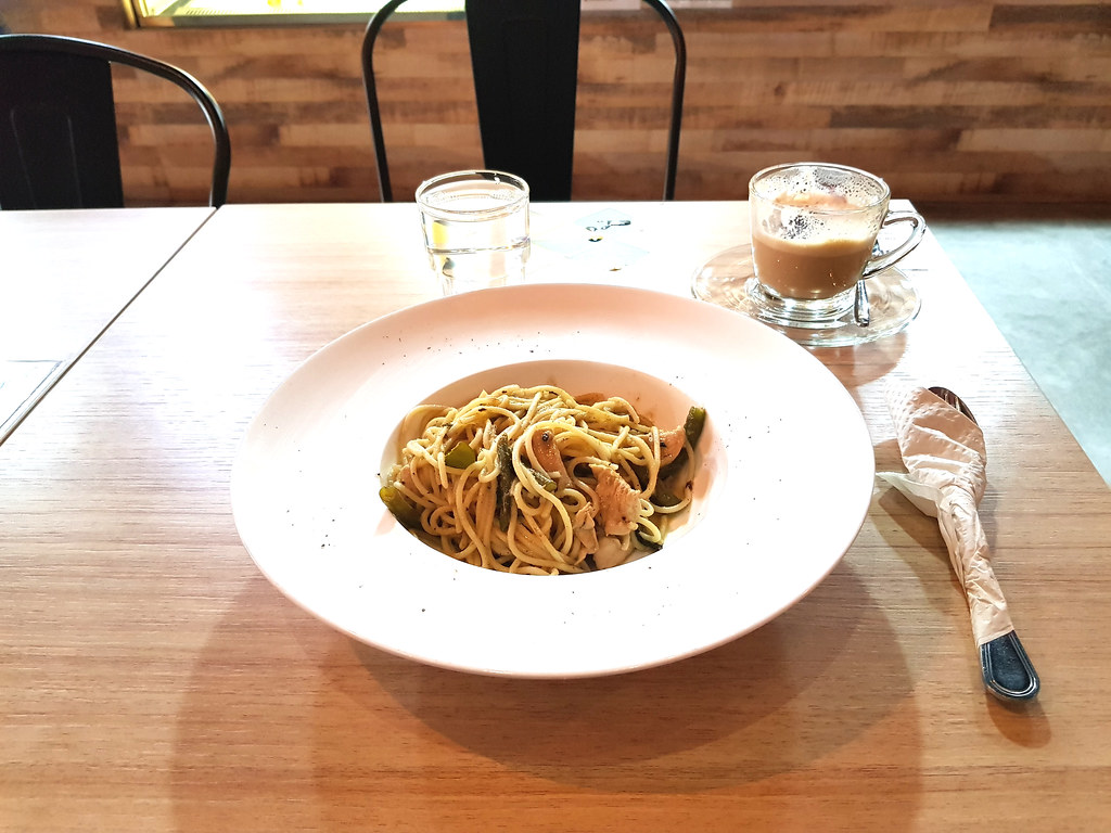 泰式綠咖哩意粉 Thai Green Curry Spaghetti rm$13.90 & 卡布奇諾咖啡 Cuppucino rm$11.50 @ Doi Channg USJ10