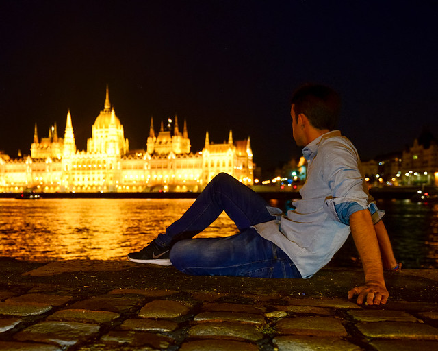 Orilla del Danubio de noche en Budapest