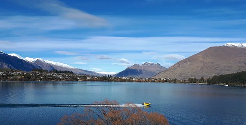 newzealand queenstown southisland lakewakatipu lake water mountains snow snowcapped evening outdoors peaceful beautiful still