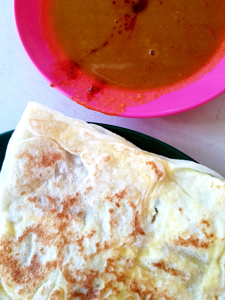 印度蛋煎餅 Roti Telur rm$2.20 & 印度拉茶 Teh Tarik rm$1.50 @ Restoran Stadium Curry House USJ 16