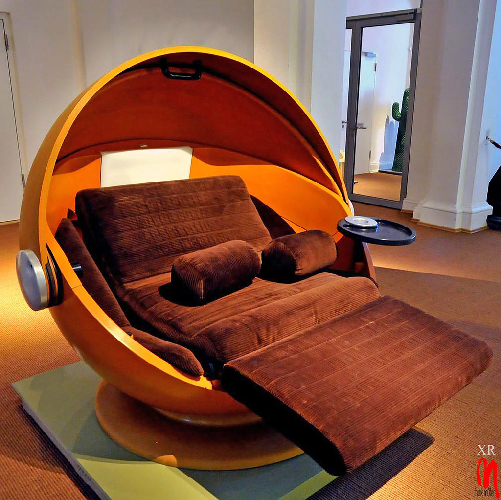 Designed in 1969 by Günter Ferdinand Ris & Herbert Selldorf the 'Sunball Chair