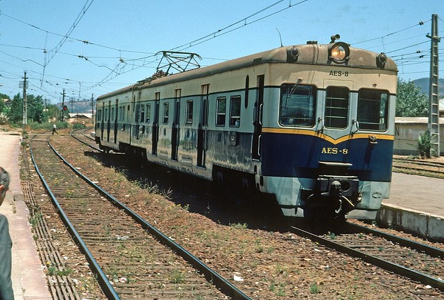 Automotor AES Siguiendo la nomenclatura utilizada entonces por los ferrocarriles chilenos, fueron nombrados como “AES” (Automotor Eléctrico Suburbano).