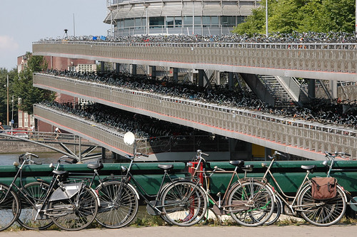 Amsterdão: Mais bicicletas do que capacetes