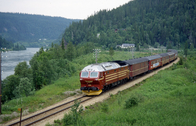 NSB Di 4.654 bij Skonseng (N), 1993.