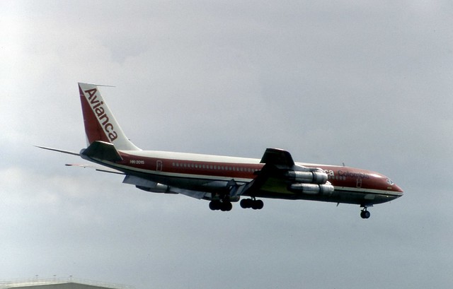 HK-2015 Avianca Columbia Boeing 707-359B landing on runway 26 at London Gatwick on the weekly flight from Bogota