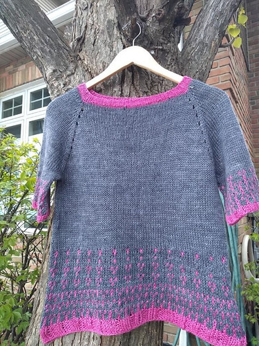 Rita test knit this pretty Wisp Raglan by Tif Neilan which is available on Ravelry now.