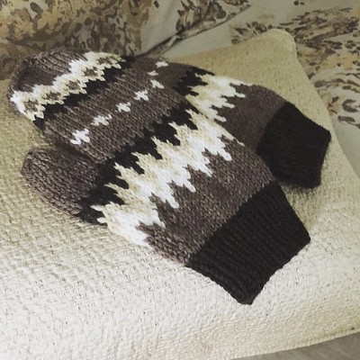 Rosemary (@coolknitsbyrose) finally finished her Bernie Mittens! She used Cascade 220 Heathers.