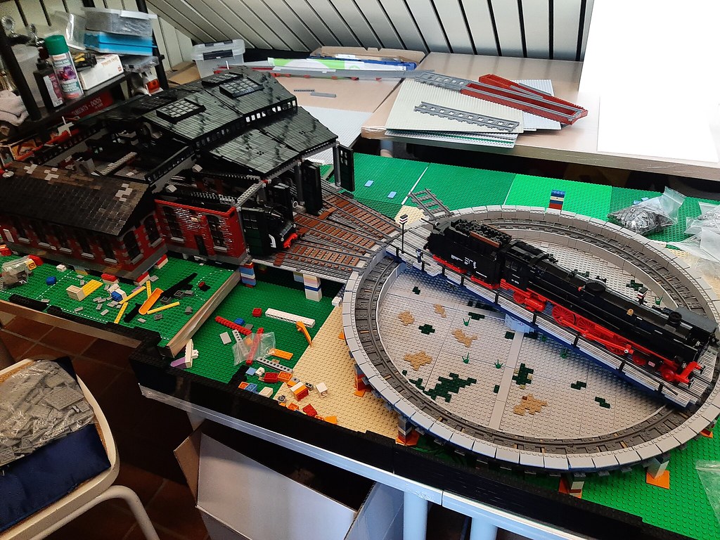 Update time!   Another update on the turntable and roundhouse.