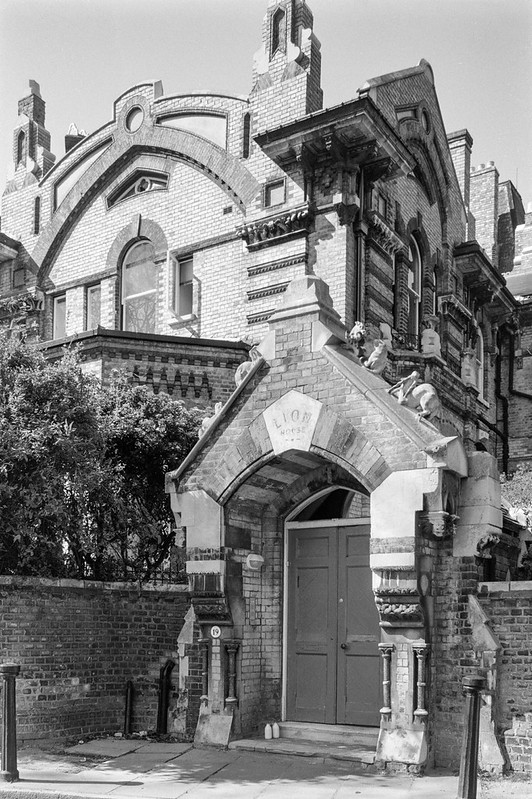 Lion House, 19, Well Rd, Hampstead, Camden, 1990, 90-4e-22