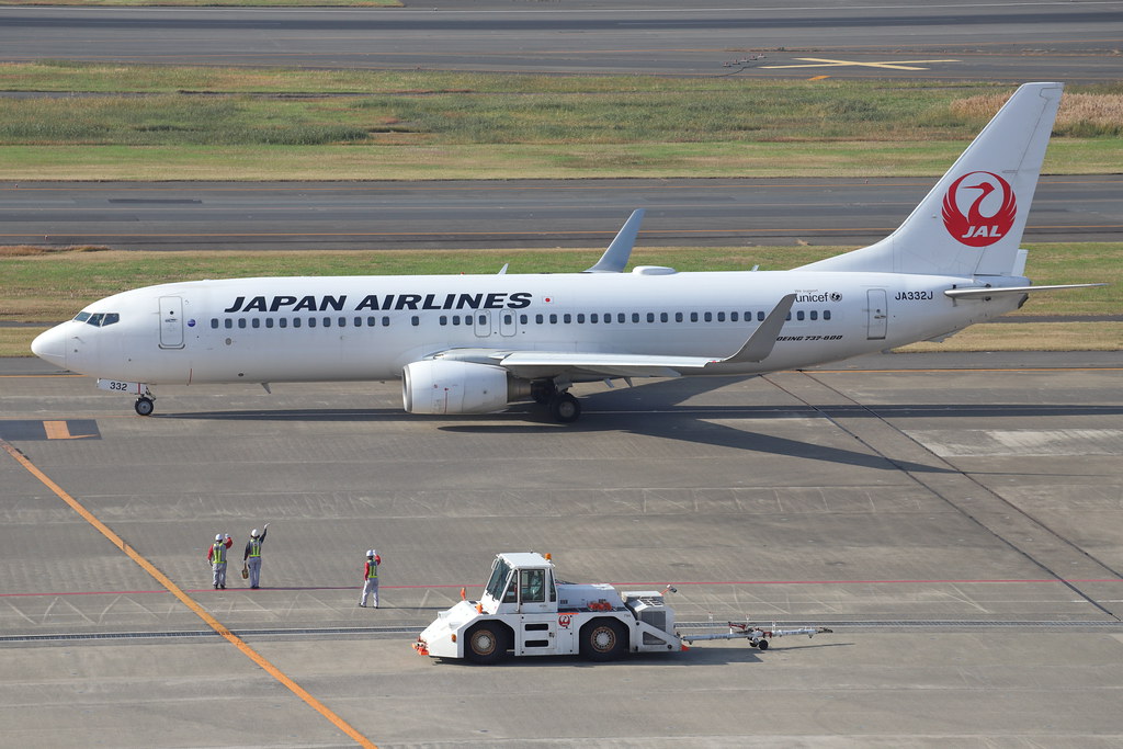 JA332J - B738 - Japan Airlines