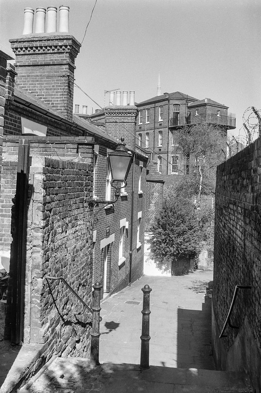 Streatley Place, Hampstead, Camden, 1990, 90-4e-65
