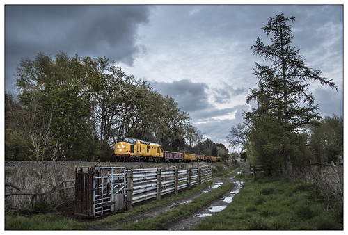 97304 97303 class97 englishelectric johntiley 6c74 westbury shropshire thecambrianline freight railway train e8