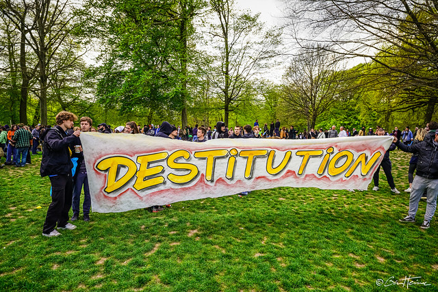 La Boum 2 - Reportage photo de Ben Heine - Le Bois de La Cambre - Manifestation du 1er mai pour la liberté en réaction aux mesures sanitaires
