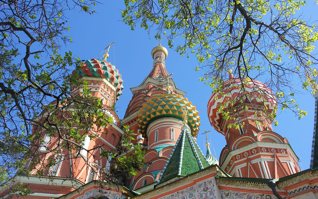 Holy Russia Architecture, Nature of Moscow, Springtime near Saint Basil's Cathedral - Cathedral of the Protection of Most Holy Theotokos on the Moat (since 1561), Red Square & Vasilyevsky Descent Square, Tverskoy district. Православнаѧ Црковь.