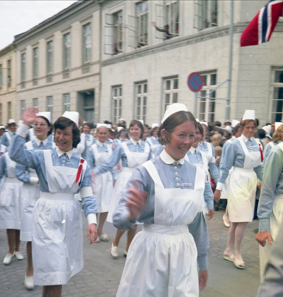 Røde Kors-søstre (1972) | Format: Fotonegativ Film: 4x4 Koda… | Flickr