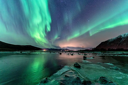 The shapes of the magical northern lights. Photographer Benny Høynes