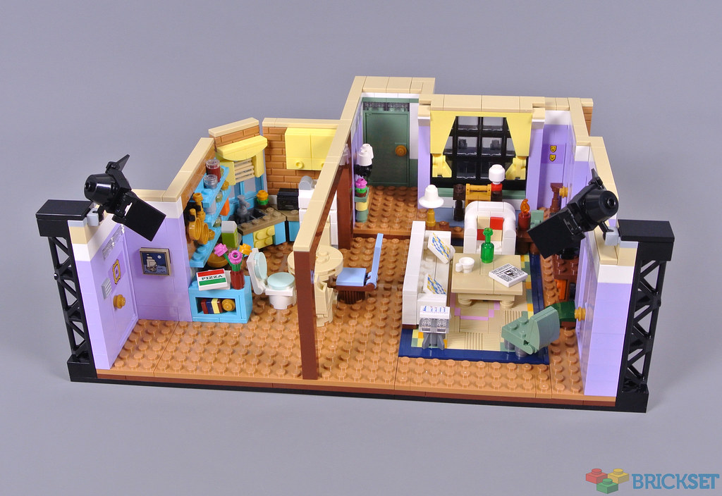 lego 10292 – Brickmitri