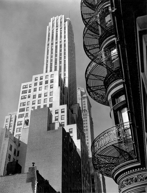 Murray Hill Hotel at Park Avenue and 40th Street, 1935 - Berenice Abbott