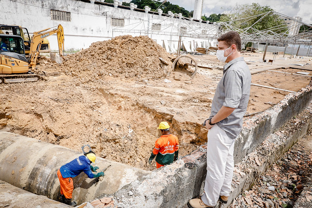 14.05.21 - Vice-prefeito acompanha revitalização de rede de drenagem em base da "Operação Acolhida"