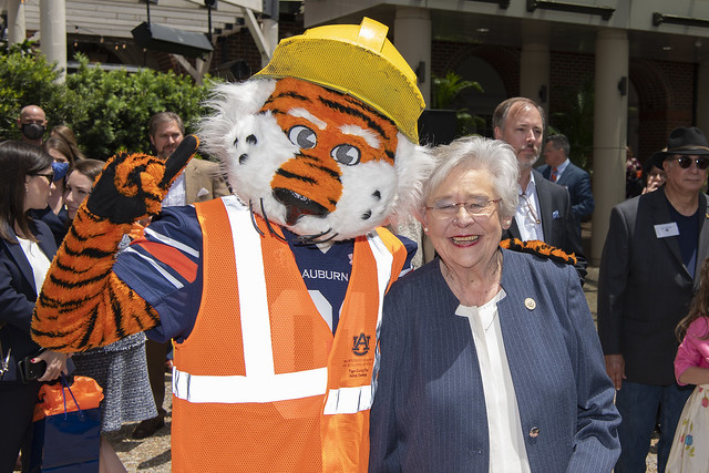 Aubie and Alabama Gov. Kay Ivey