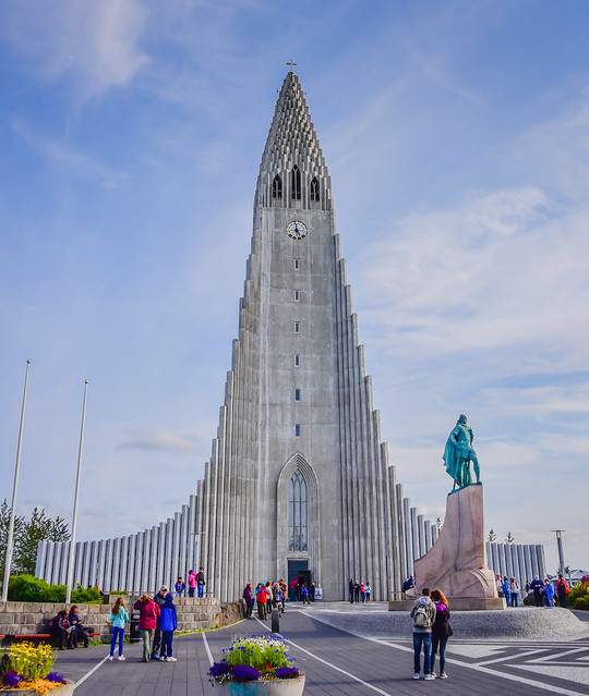 Hallgrimskirkja and Leifur Eiriksson Statue - Reykjavík Iceland