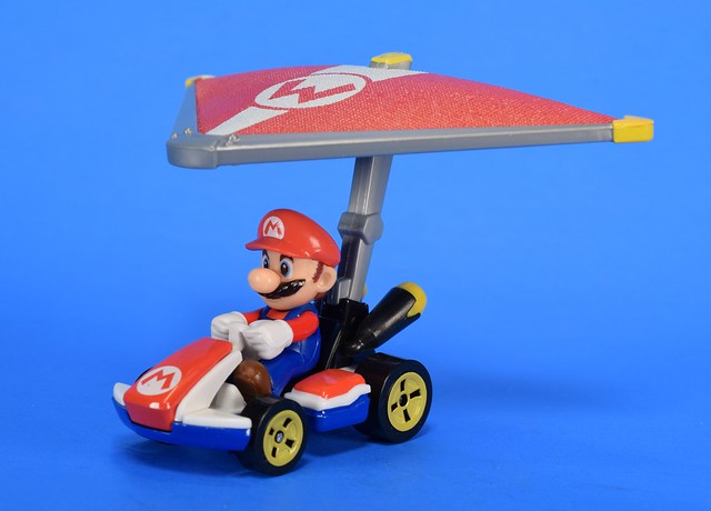 Hot Wheels Mario Kart Mario in Standard Kart with Super Glider