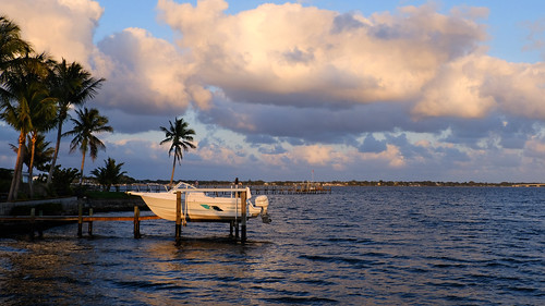 florida subtropical palm tree boats beach blue water sky city fujifilm xt20 fujifilmxt20 sunset goldenhour ocean sea seascape outdoors scenic travel