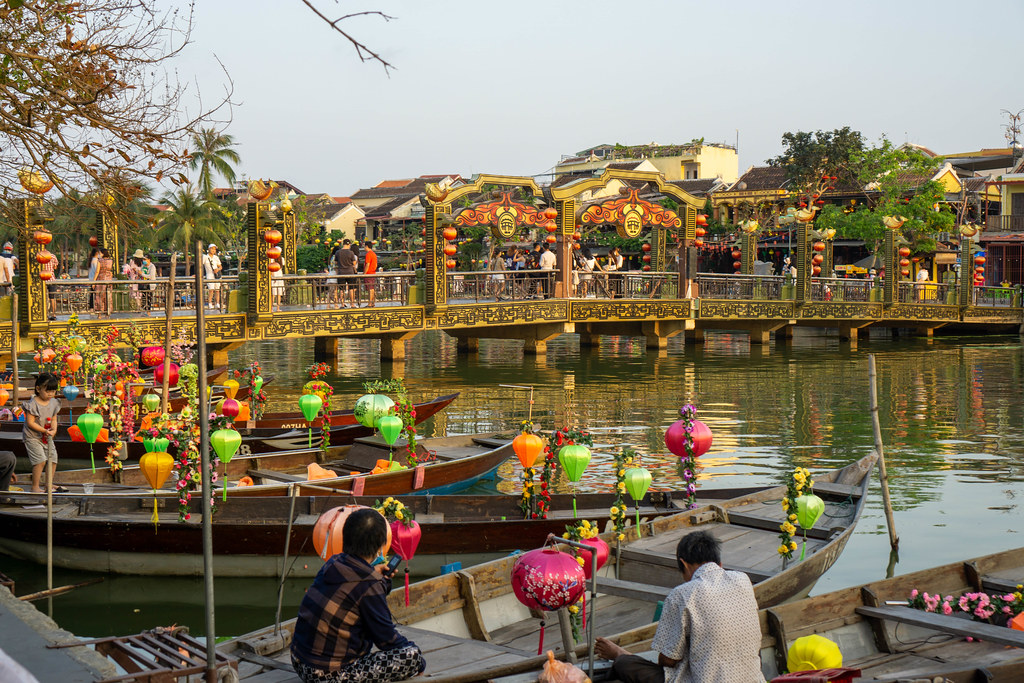Bridge of Light crossing the Thu Bon River with many Touri… | Flickr