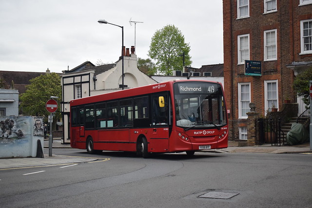 DE20522 (YX59BYP) working route 419 at Richmond, Wakefield Road