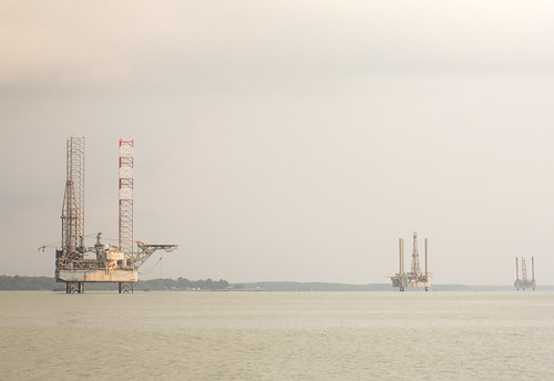 _Z2A7116 jack-up rigs in Johor Strait | budak | Flickr