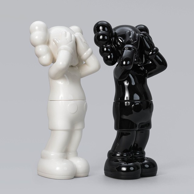 KAWS HOLIDAY Ceramic Containers TOYSREVIL 02