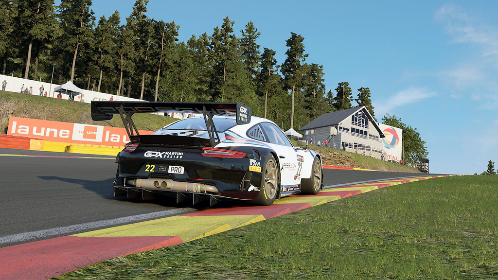 Porsche 911 GT3 R GPX Martini Racing 2021 | OverTake.gg