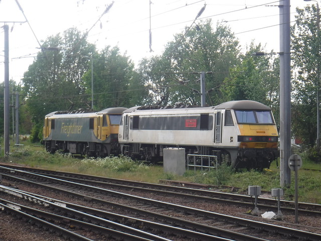 90 006 and 90 042 stabled together near Ipswich Station.