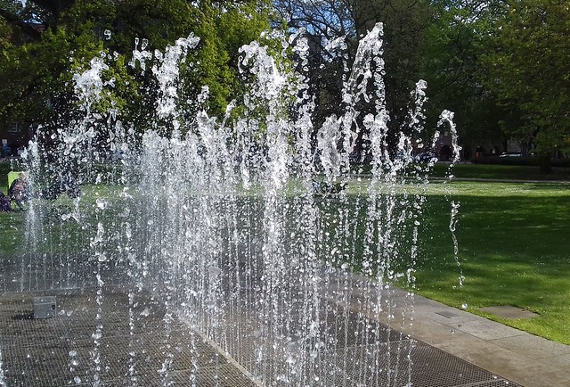 Wasserspiel im Park