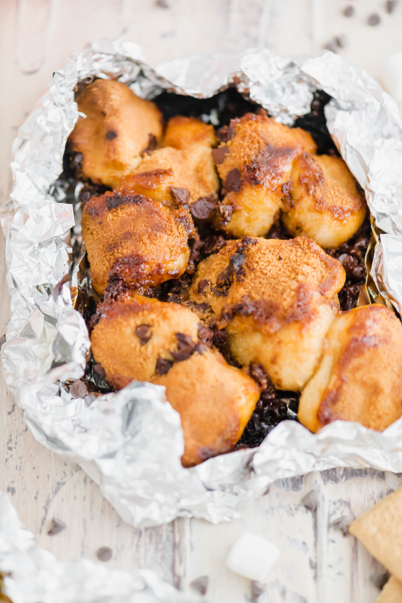 Summertime is upon us and this summer, we’re firing up the grill for a super fun dessert featuring Rhodes Bake-N-Serv rolls. This Campfire S’mores Monkey Bread is super simple to make on the grill or in the oven for a fun spin on a summertime classic.