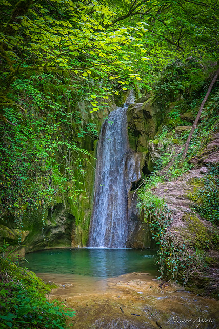 Una cascata nei boschi dei monti Sabini (Rieti)