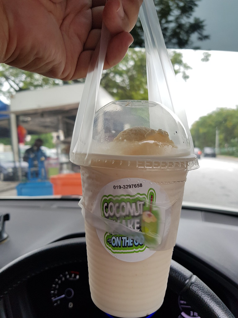 椰子奶昔 Coconut Shake Original (R) rm$5 @ Coconut Shake Ontego USJ4