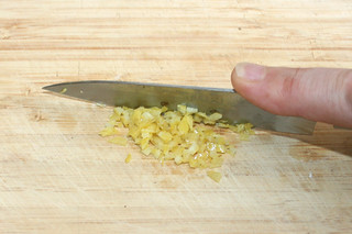 28 - Mince lemon peel / Zitronenschale klein hacken
