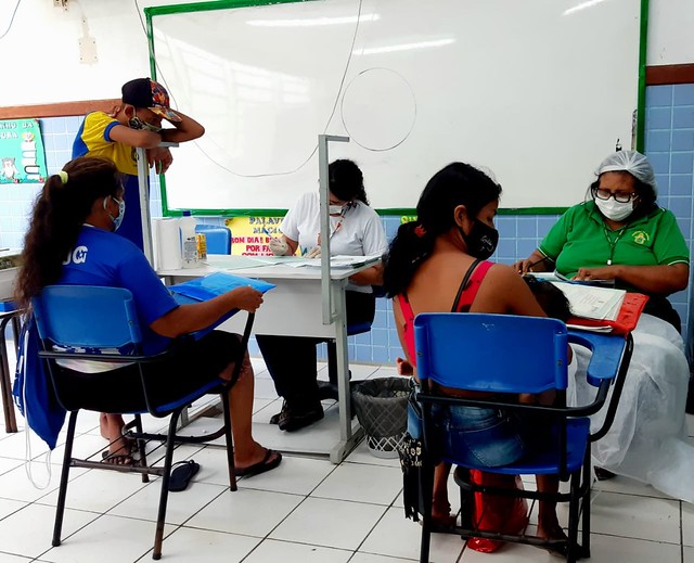 21.05.21 - Comunidade ribeirinha recebe ação cidadã da Prefeitura de Manaus
